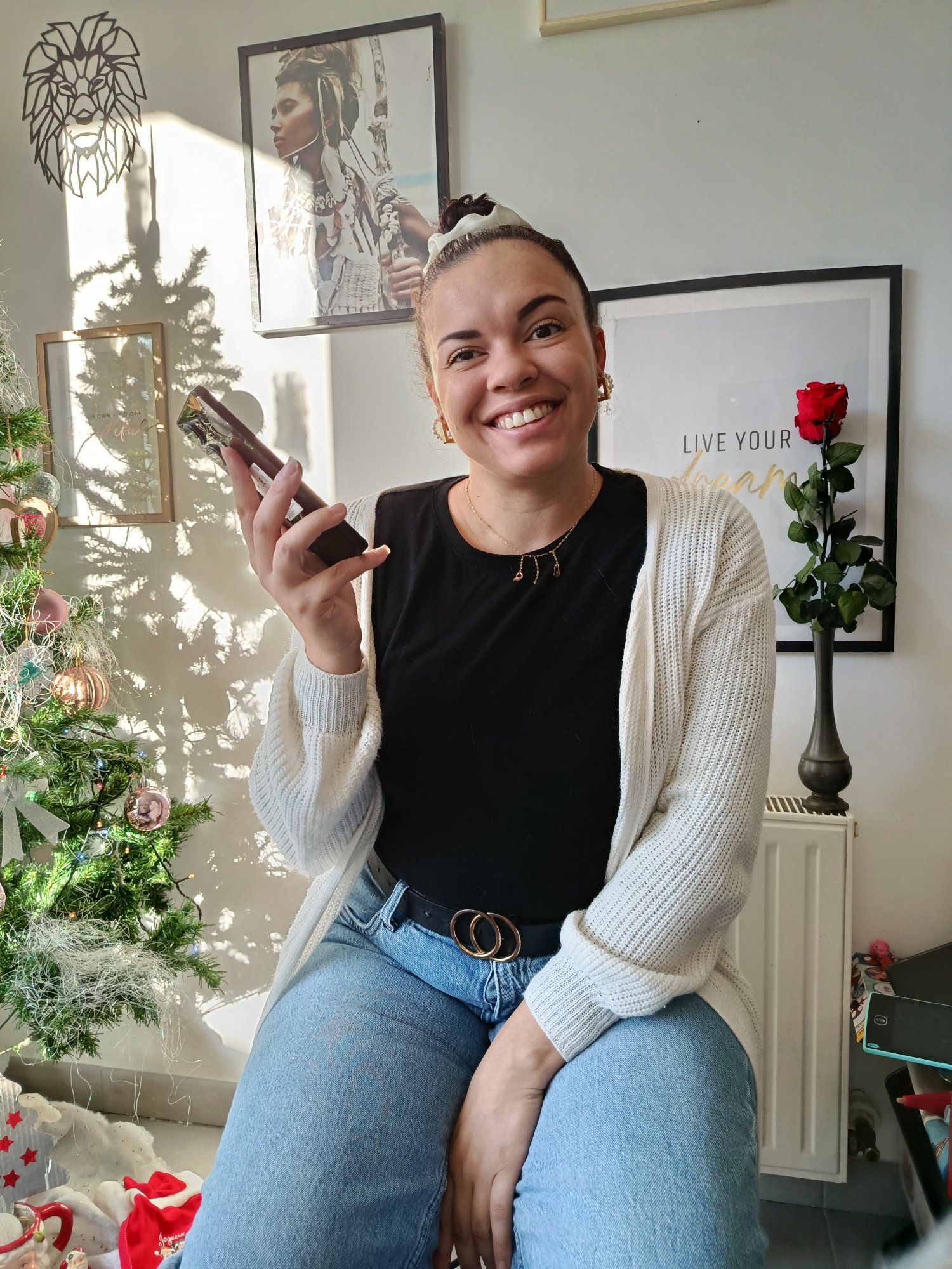 Brittany Dreano avec un café Starbucks, lifestyle